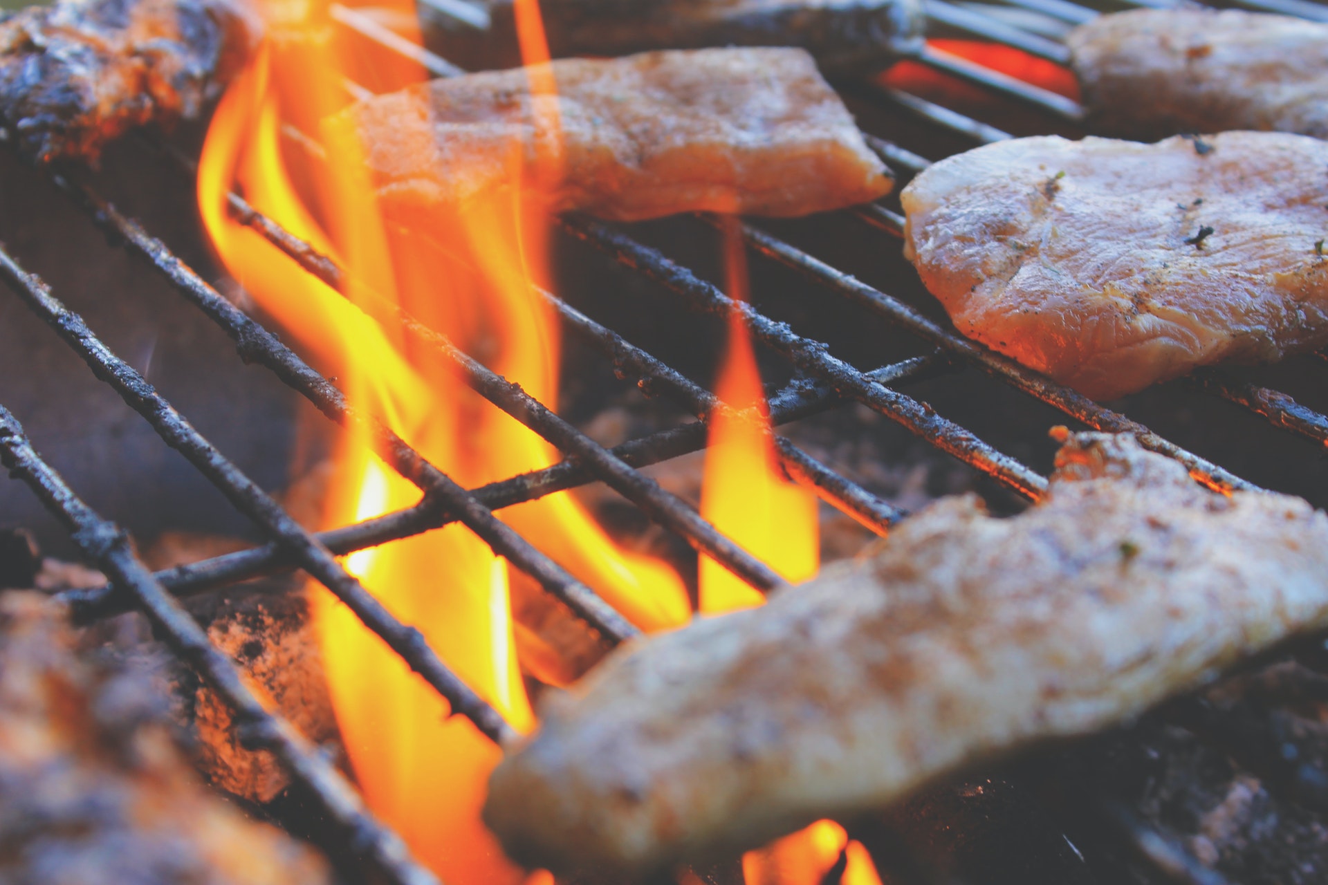 5 Ideas for Throwing a BBQ Party for Your Family and Friends