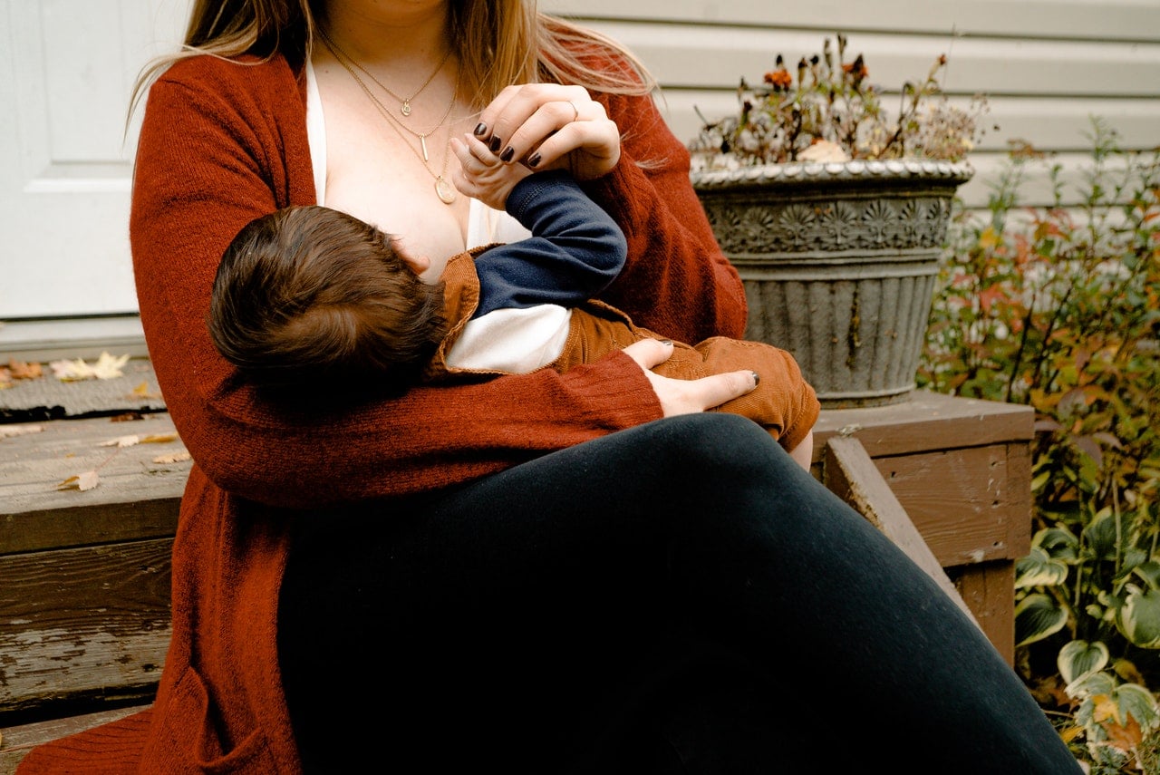 6 Ways to Help Maintain Your Mental Health While Breastfeeding