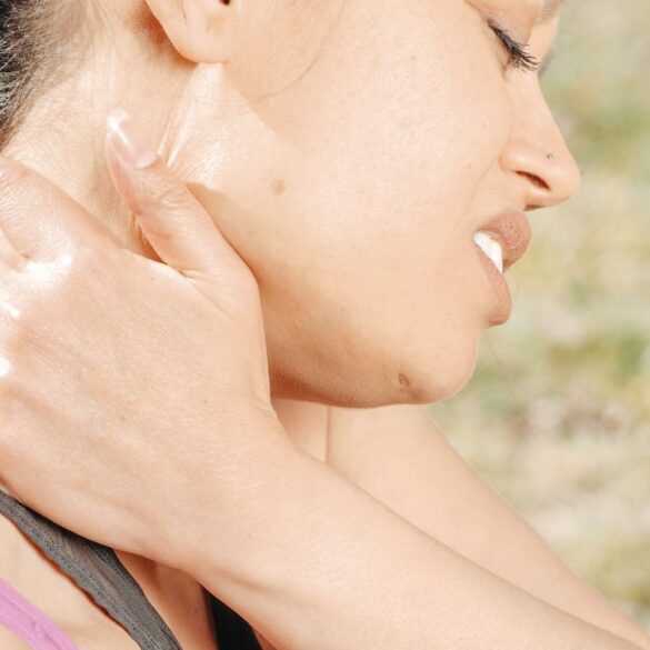 Photo by Kindel Media: https://www.pexels.com/photo/close-up-photo-of-woman-having-a-neck-pain-7298628/